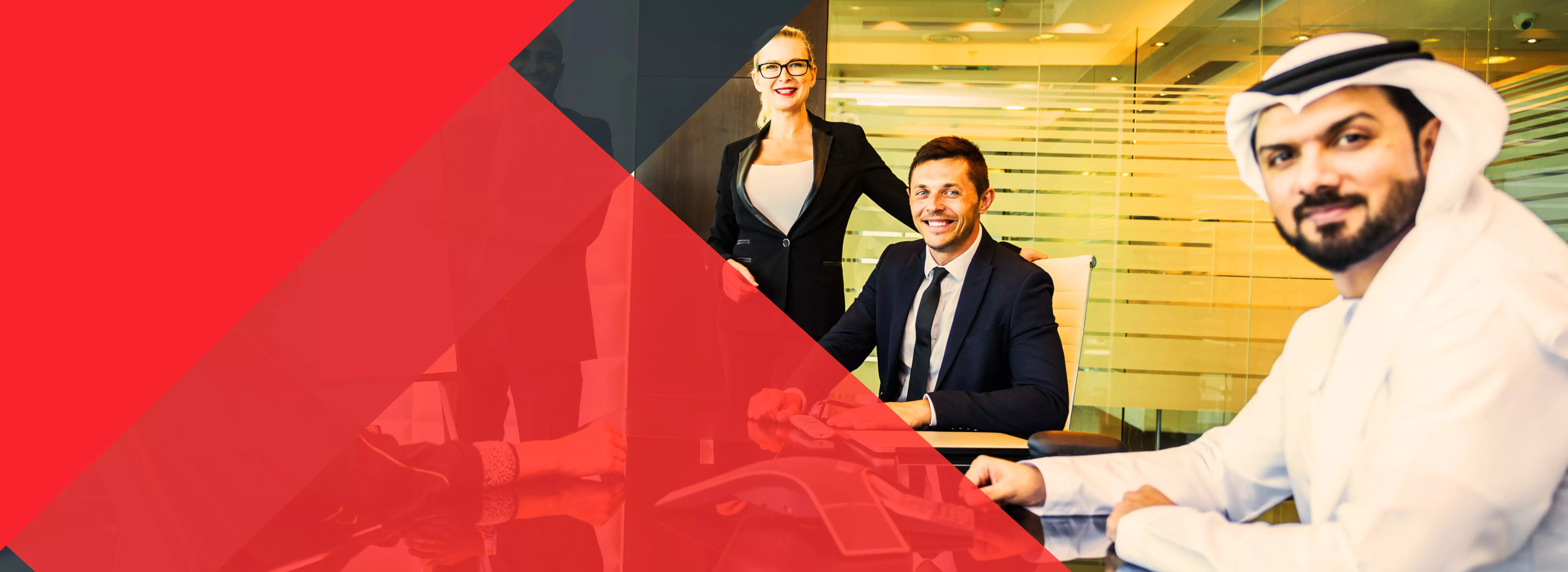 2-person-taking-consultation-from-arab-men-on-how-to-setup-a-business-in-dubai