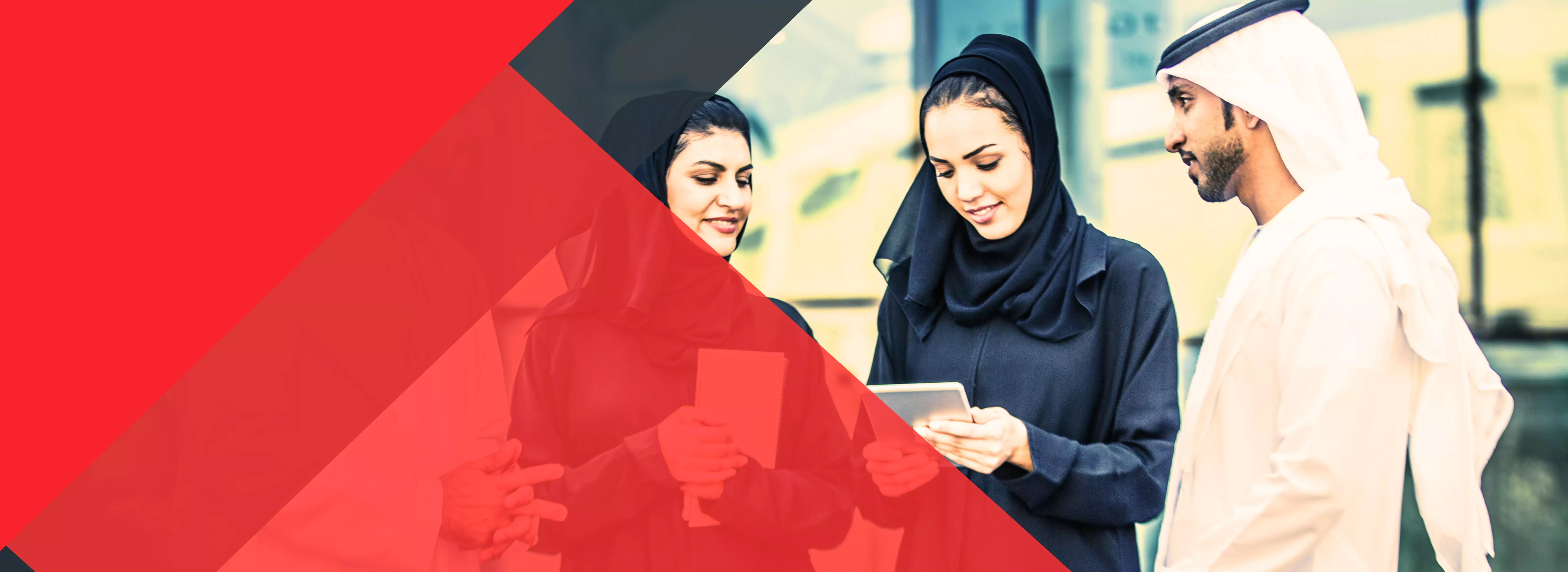 Arab-men-explaning-benefits-of-local-sponsor-in-dubai